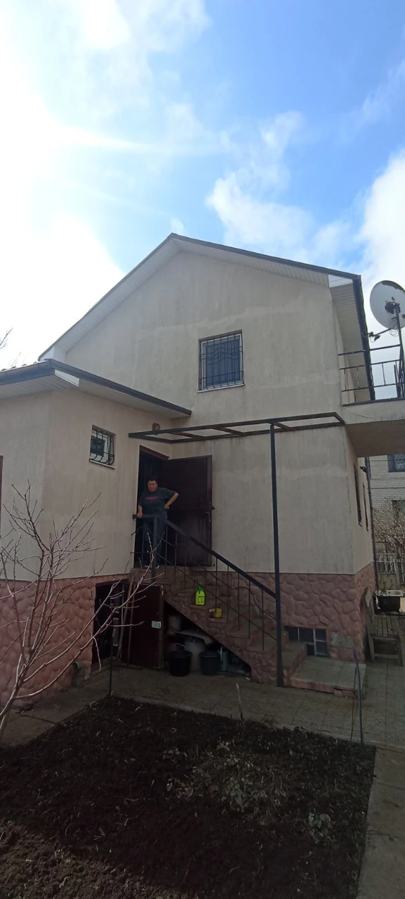 Продам дом дачу в Подгородном, свет ,газ вода ,рядом река