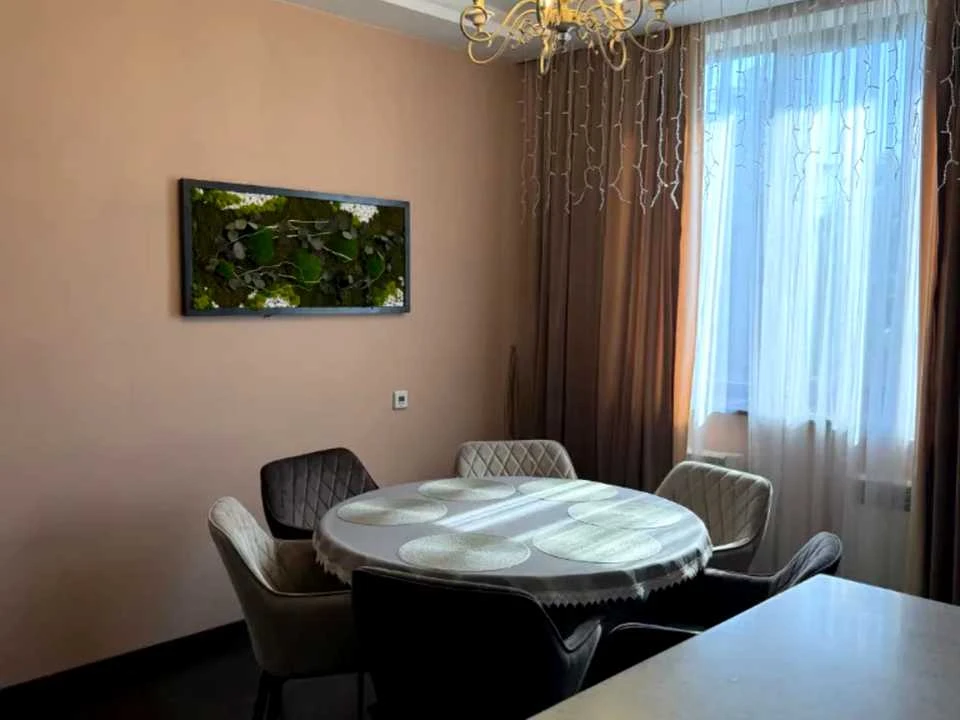 Будинок. Підгородне, Гранатова