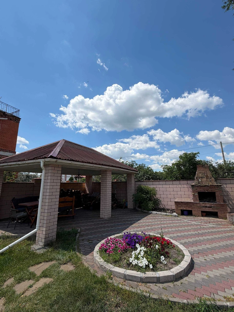 ПРОДАЮ шикарний 5к БУДИНОК з басейном та гаражем Підгородне