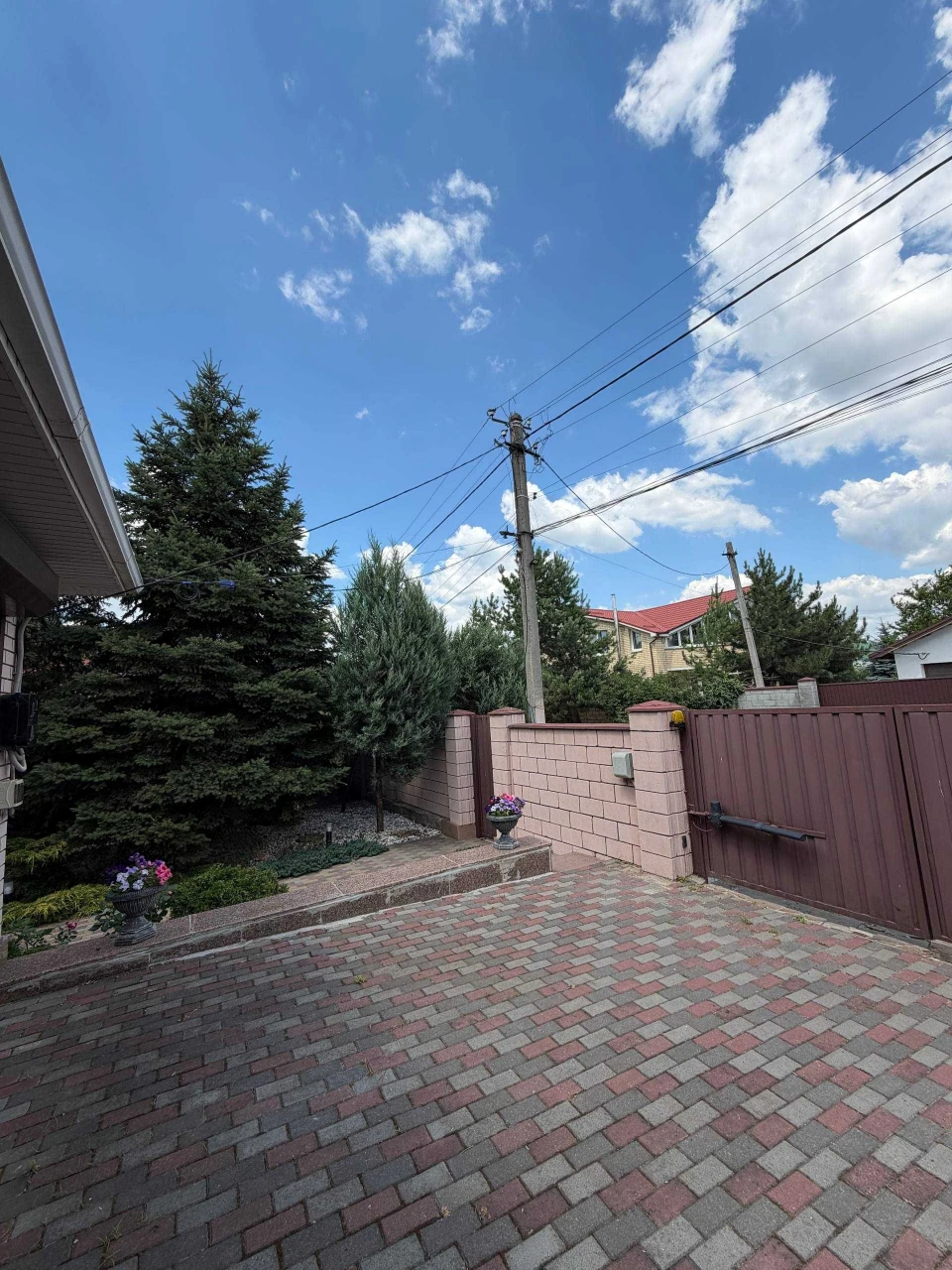 ПРОДАЮ шикарний 5к БУДИНОК з басейном та гаражем Підгородне
