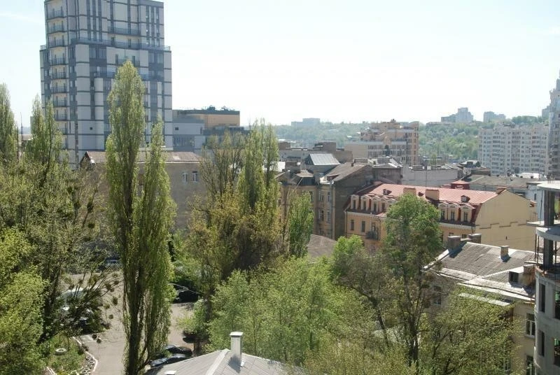1-room apartment for sale 52 m², Lva Tolstoho St., 33