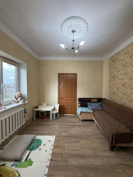 Продається частина будинку з власним двором, Рибці