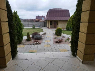 Продам двоповерховий ,цегляний будинок у м.Підгородне