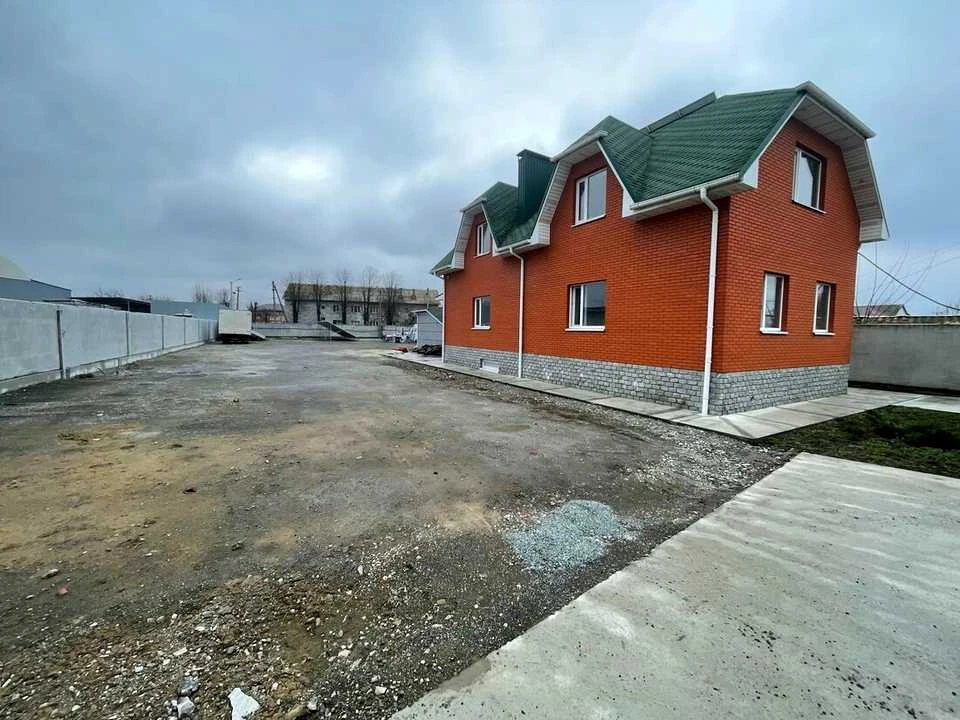 Будинок. Підгородне, Мостова