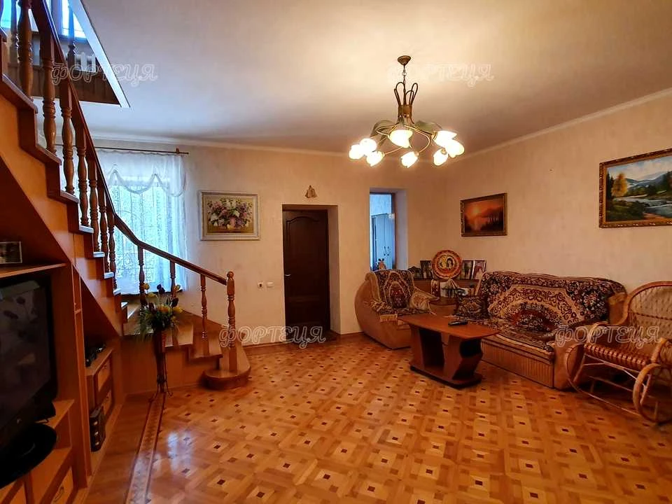 Будинок. Підгородне, Литвишко