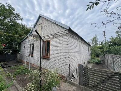 Дом - 80 м.кв. + летняя кухня. Участок - 11 соток. Подгородн