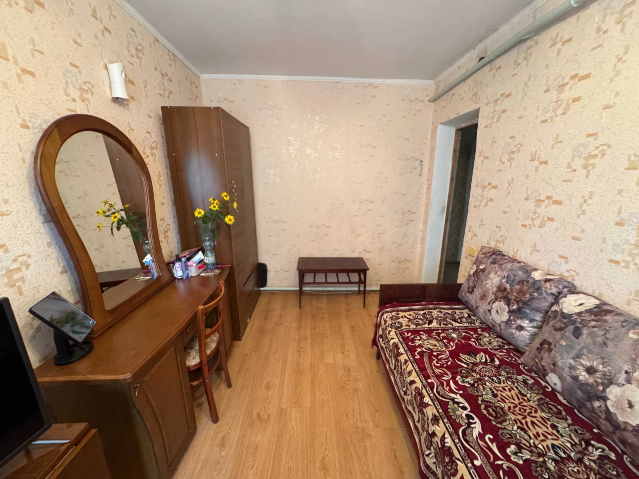 Дом - 80 м.кв. + летняя кухня. Участок - 11 соток. Подгородн