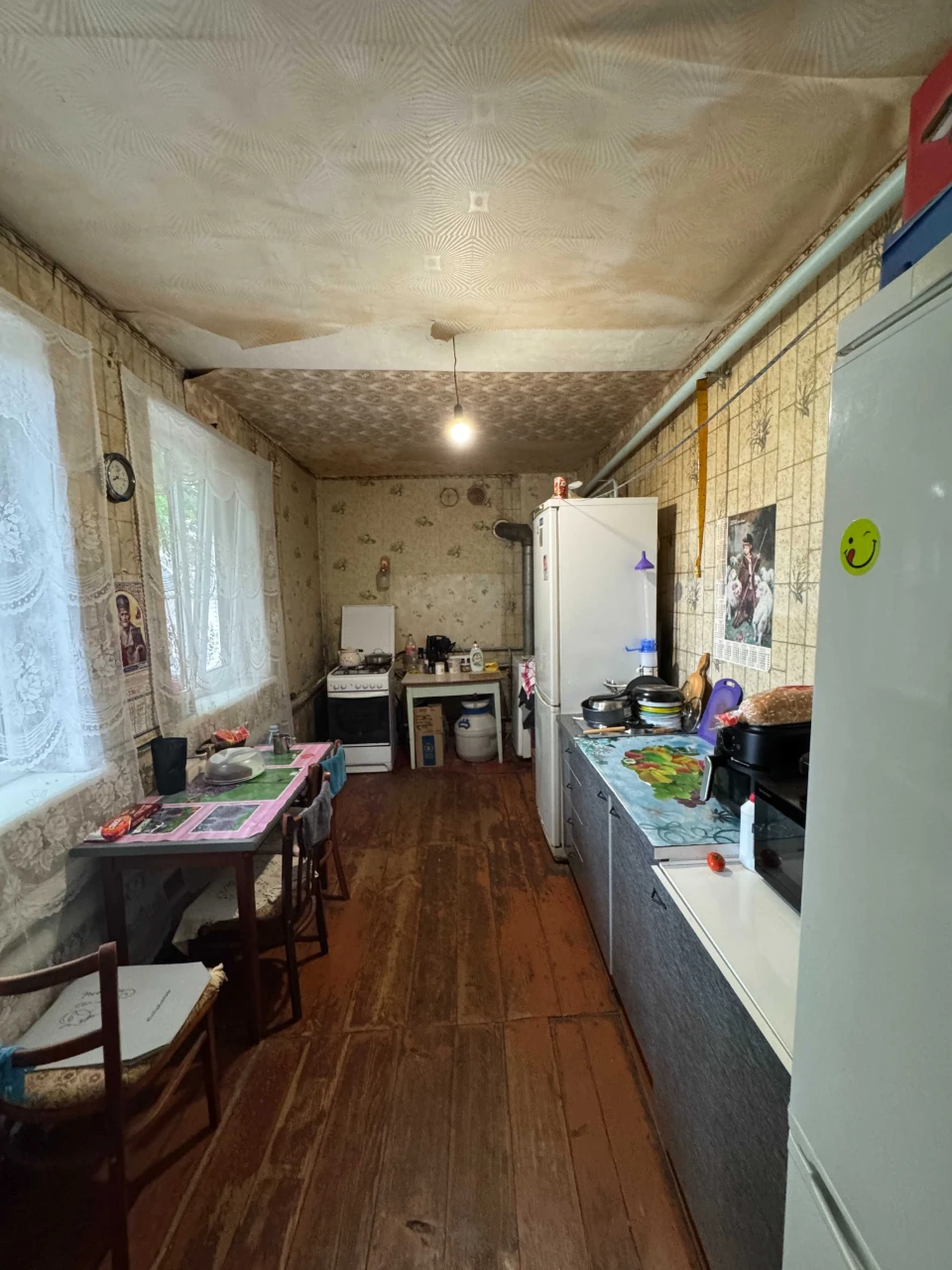 Дом - 80 м.кв. + летняя кухня. Участок - 11 соток. Подгородн