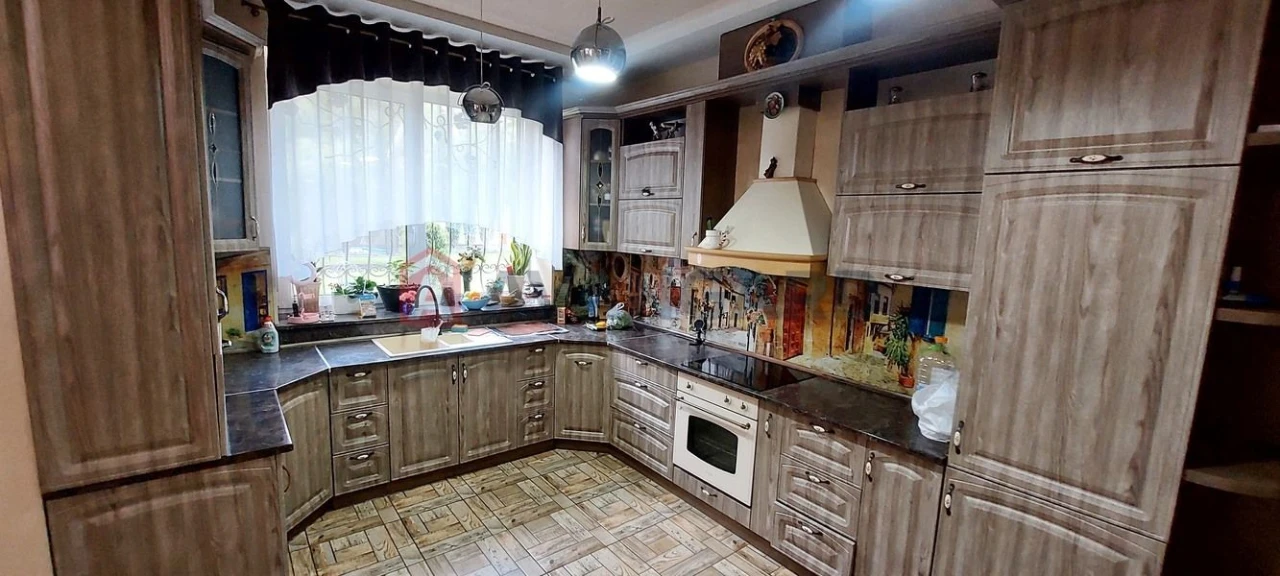 Продам ДОМ 215м.кв.Баня (67м.кв).10 соток 220000$