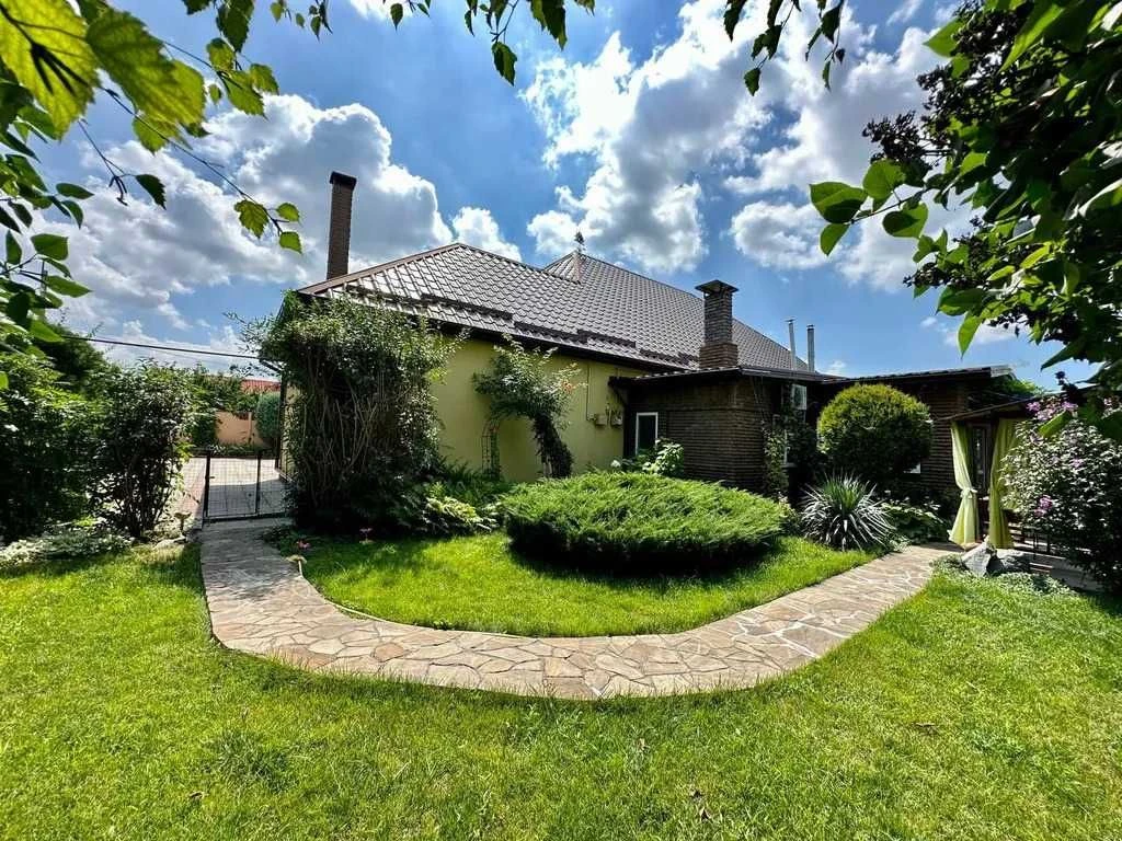 Продам двоповерховий будинок, м. Підгородне, вул. Перемоги
