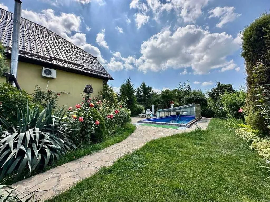 Продам двоповерховий будинок, м. Підгородне, вул. Перемоги