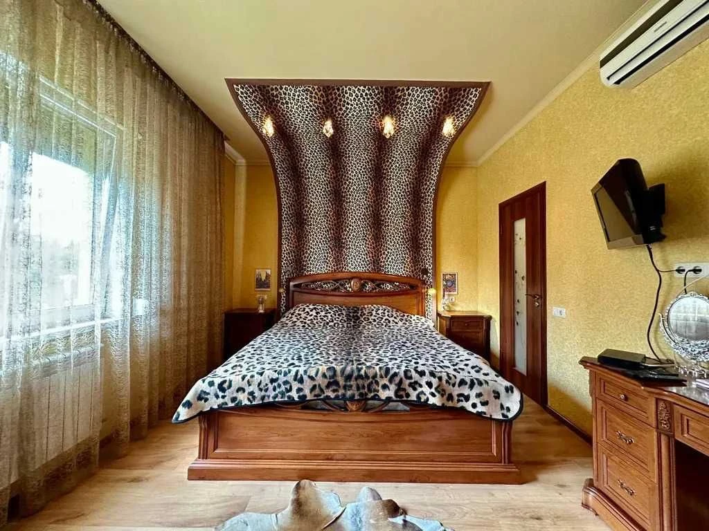 Продам двоповерховий будинок, м. Підгородне, вул. Перемоги