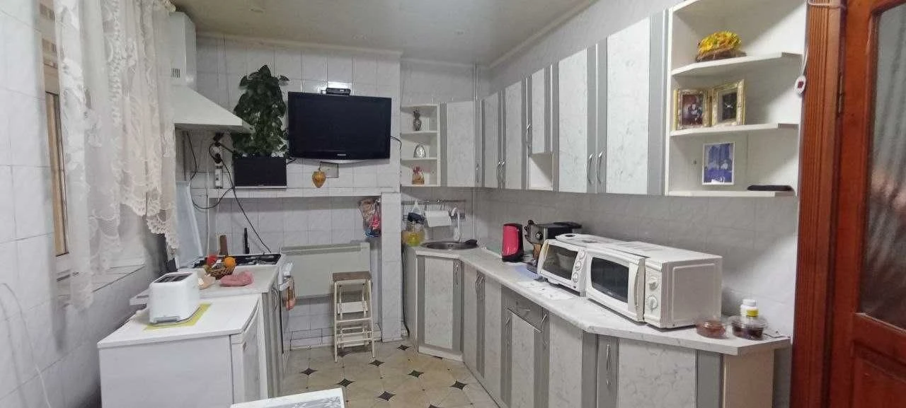 Продам 2-х эт. дом в Подгородном, можно проживание двух семе