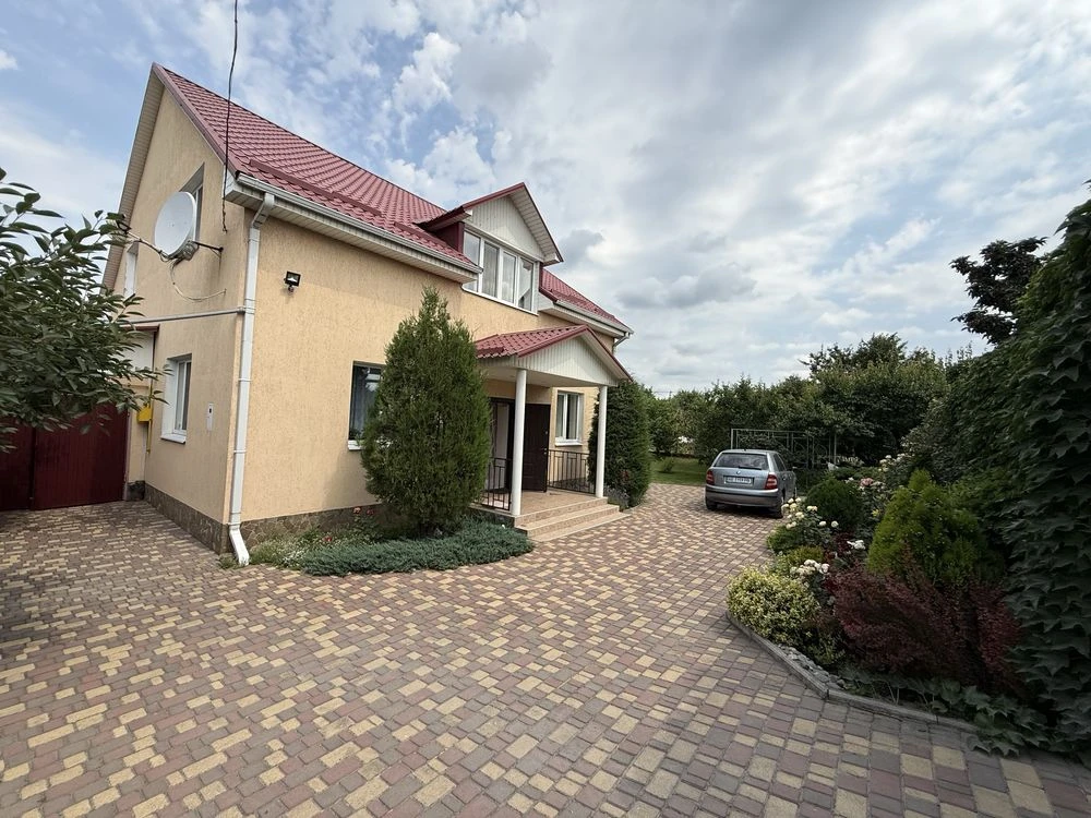 Просторий будинок для великої родини в Підгородньому
