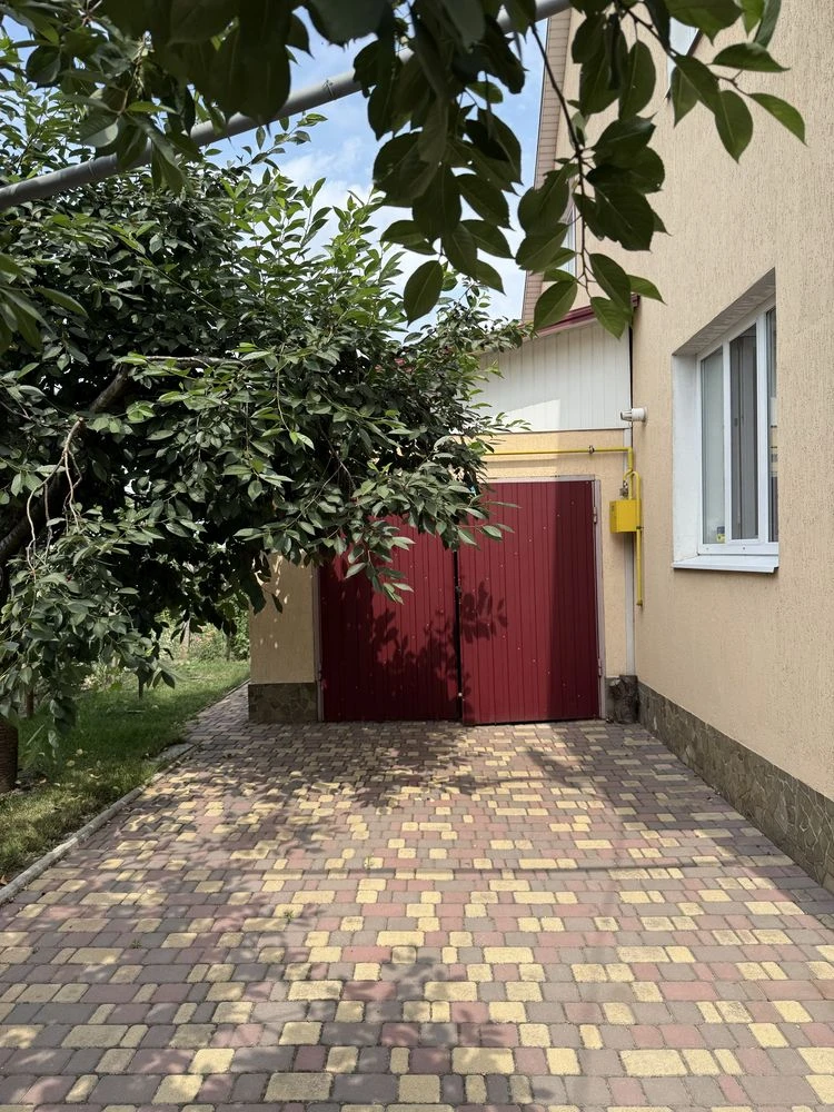 Просторий будинок для великої родини в Підгородньому