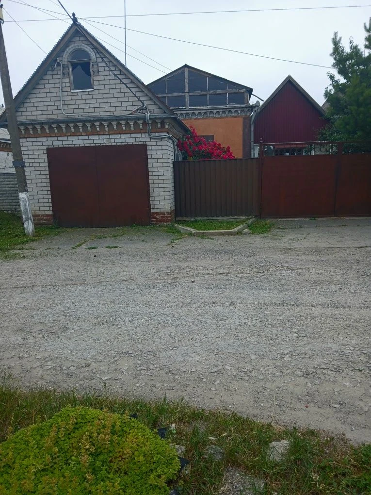 Продам будинок м.Підгороднє вулиця Миру.