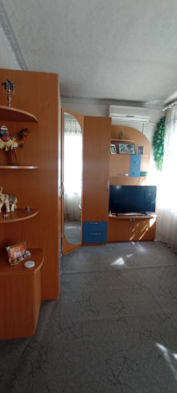 Продам 2х этажный дом в Подгородном, все коммуникации , ухож