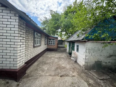 Подгородное. Центр. Дом + летняя кухня. Участок - 10 соток.