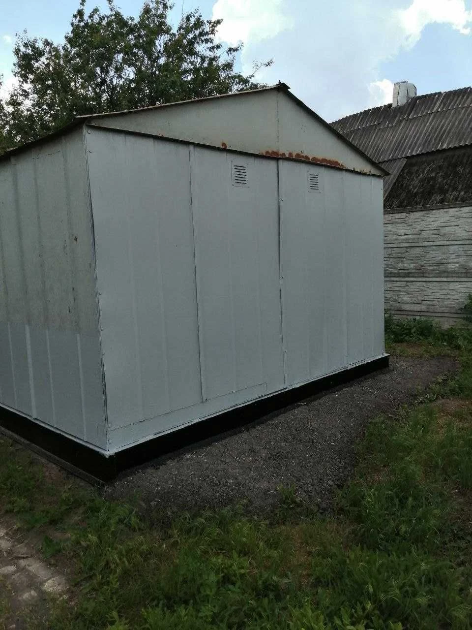 Продам ділянку з будинком під знесення