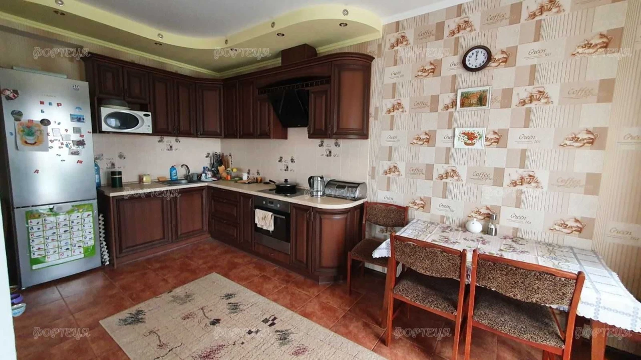 Продаж сучасного будинку, гараж на два авто, асфальтований п