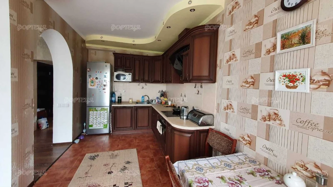 Продаж сучасного будинку, гараж на два авто, асфальтований п