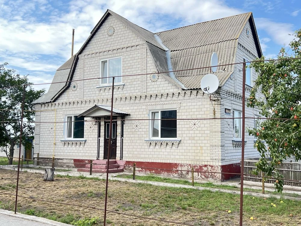 Ексклюзив. Продам добротний 2х поверховий будинок в місті Уз