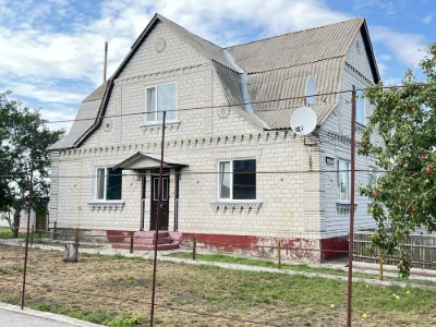 Ексклюзив. Продам добротний 2х поверховий будинок в місті Уз