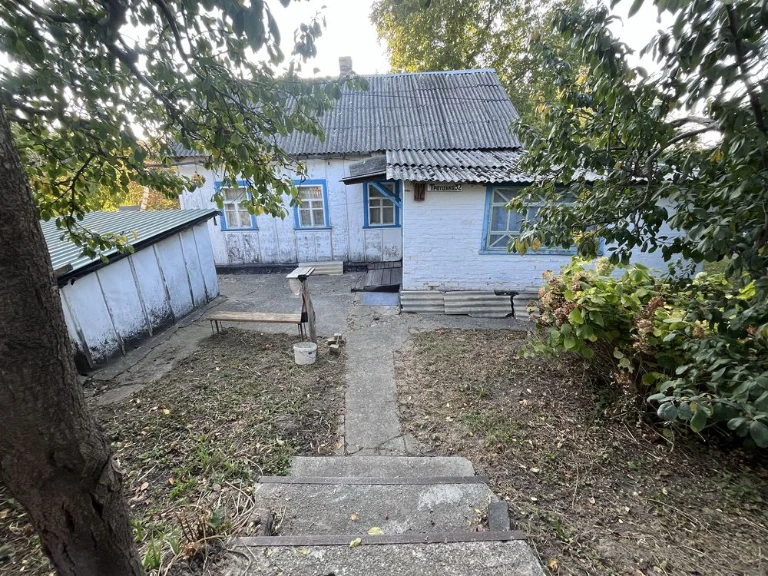 Участок з будинком