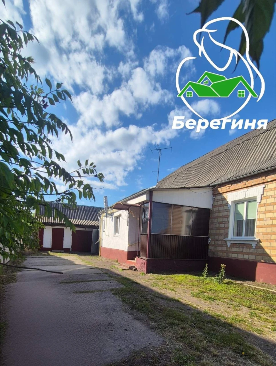 Цегляний будинок центр м. Узин Білоцерківського району