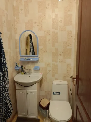 Продам частину будинку в місті Узин.