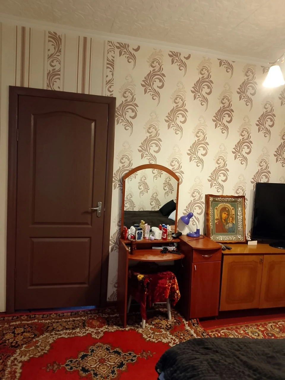 Продам частину будинку в місті Узин.