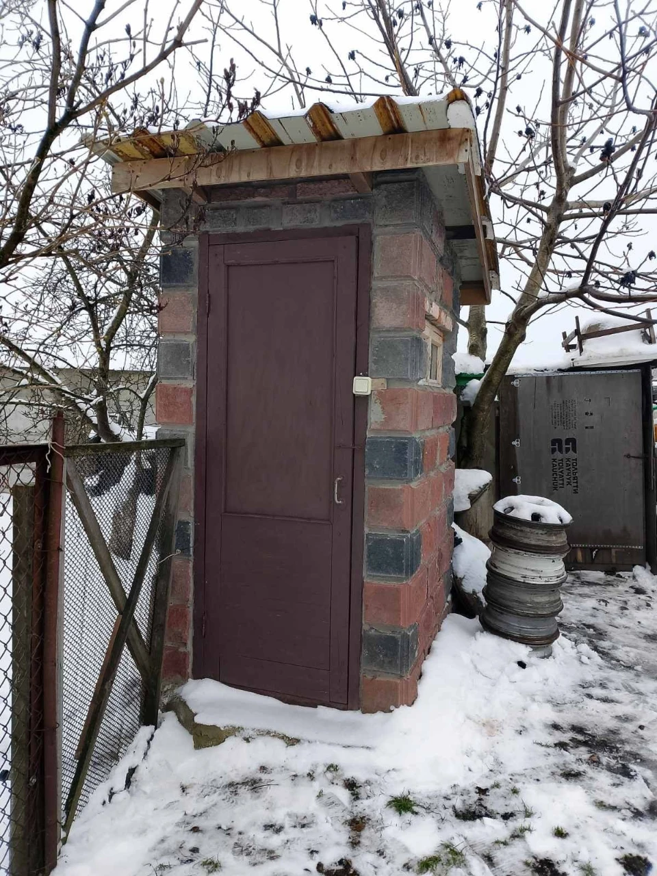 Продам частину будинку в місті Узин.
