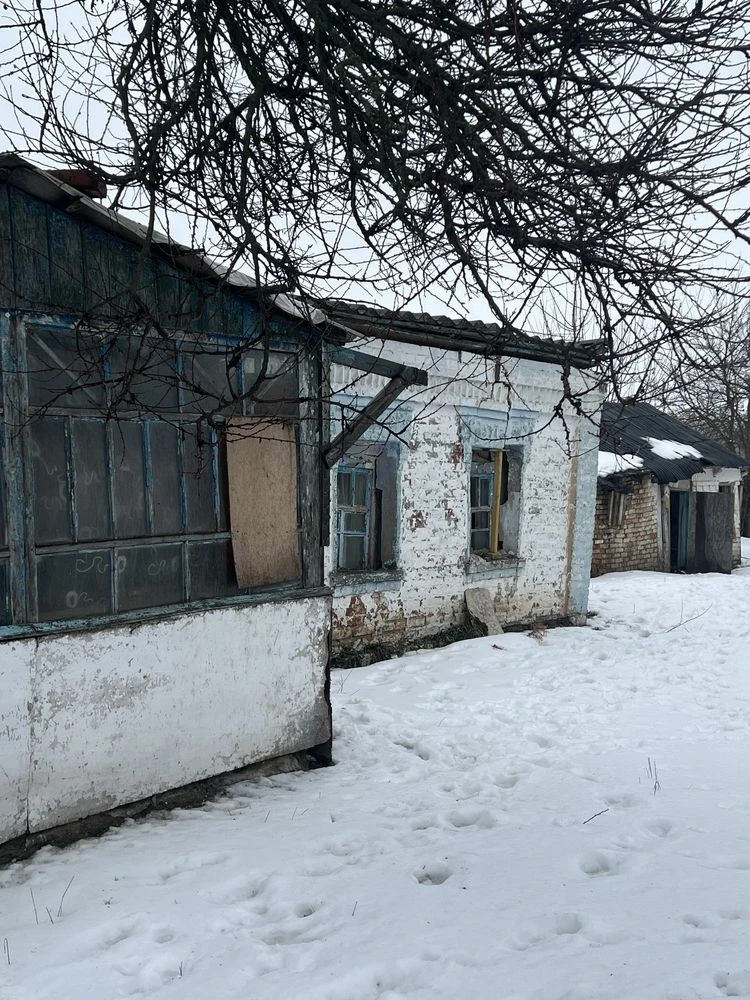 Продам нежилий будинок з рівною ділянкою поблизу центру Узин