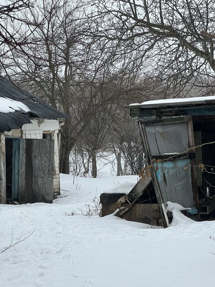 Продам нежилий будинок з рівною ділянкою поблизу центру Узин