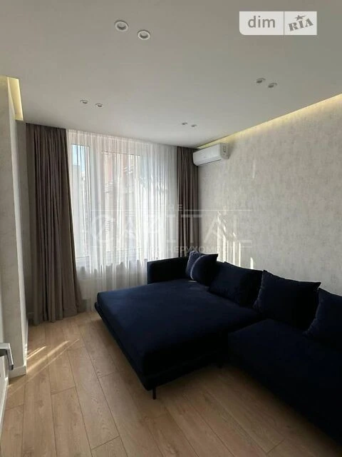 Sale of 3-room apartment 84 sq. m on Dniprovska embankment 18 • ID