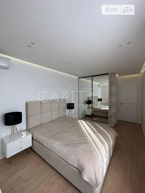 Sale of 3-room apartment 84 sq. m on Dniprovska embankment 18 • ID