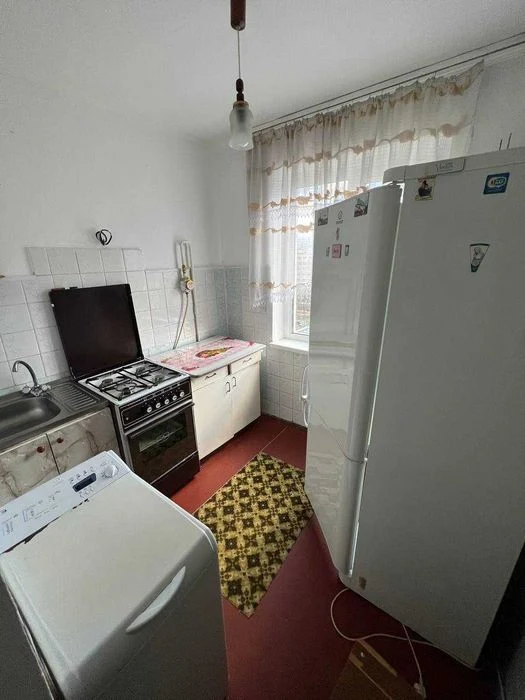 Продам 2к Святошинський р-н вул Олега Мудрока (Наумова) 25