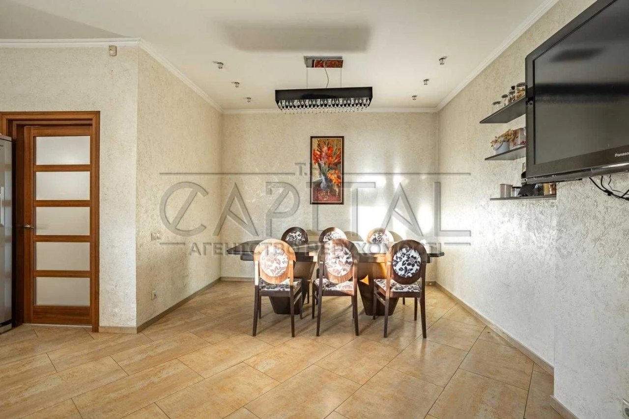 Продаж будинку з ремонтом 360 м²/ 20 соток/ Басейн/ Газ/ Тар