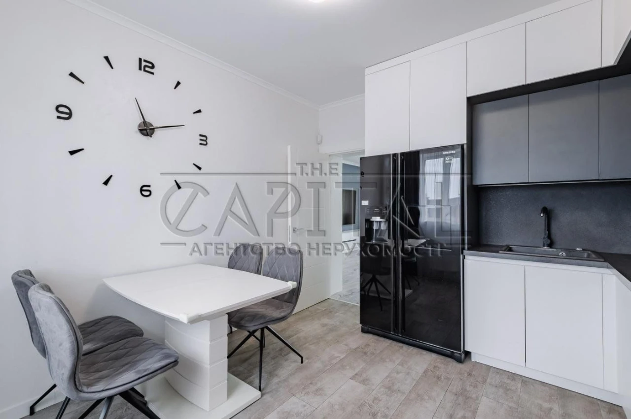 Будинок/ просторий світлий дизайнерський ремонт / 240 м² / Б