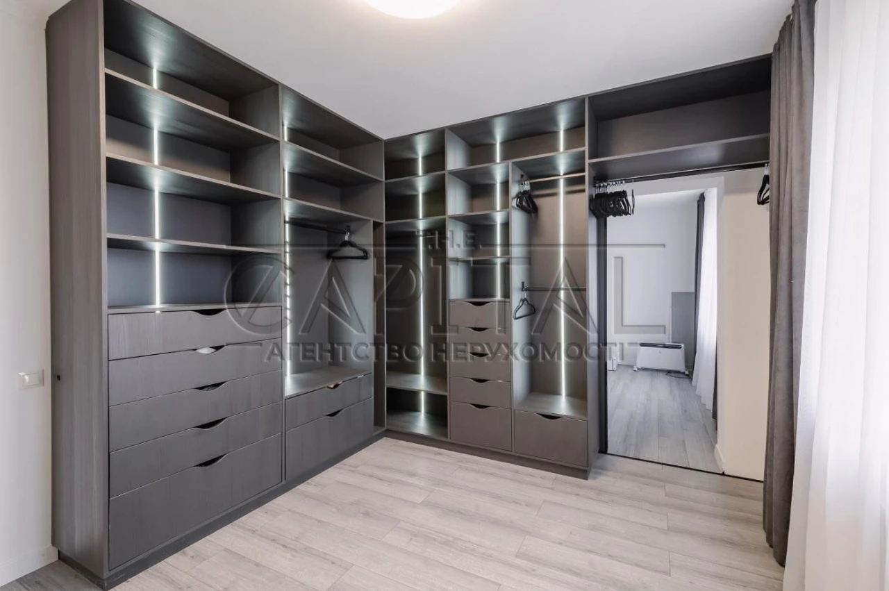 Будинок/ просторий світлий дизайнерський ремонт / 240 м² / Б