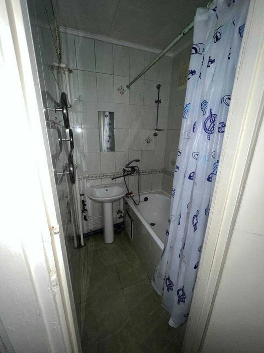 Продам 2к Святошинський р-н вул Олега Мудрока (Наумова) 25