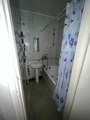 Продам 2к Святошинський р-н вул Олега Мудрока (Наумова) 25