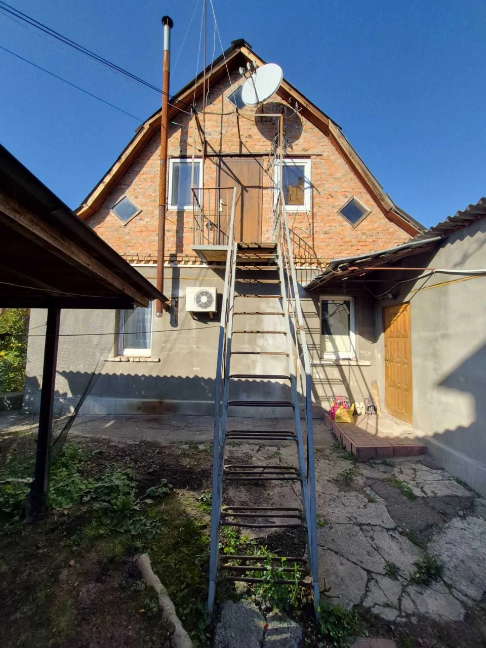Продам пів будинку 65м2 в центрі Нової Боярки на ділянці 3 с