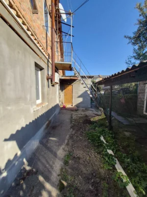 Продам пів будинку 65м2 в центрі Нової Боярки на ділянці 3 с