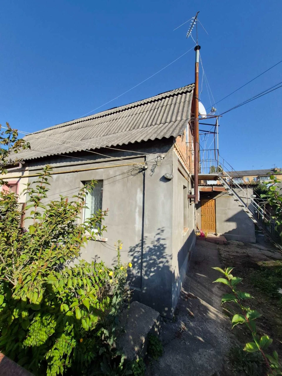 Продам пів будинку 65м2 в центрі Нової Боярки на ділянці 3 с