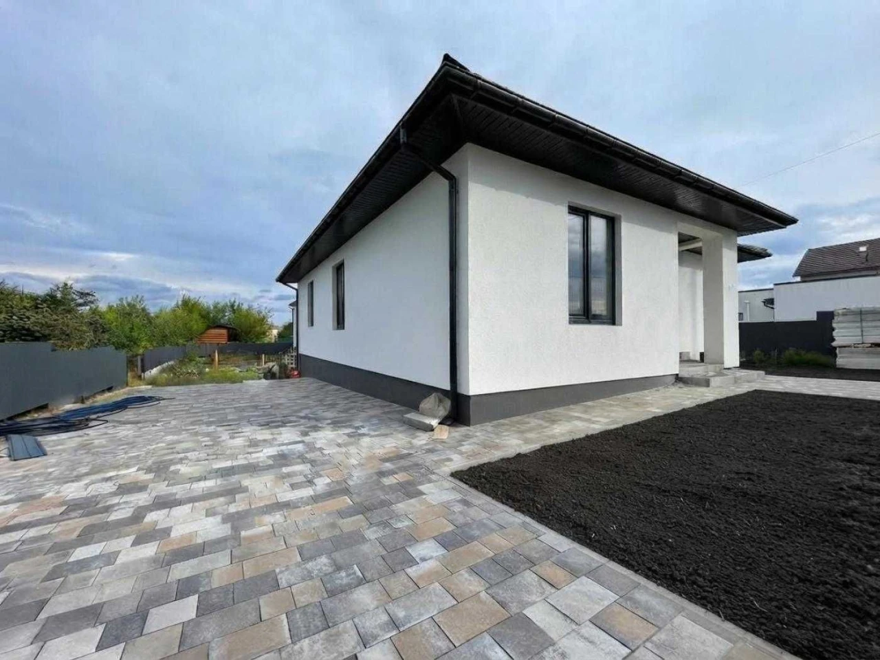 Продаж будинка з ремонтом та бомбомховищем, 140м2, 6 соток