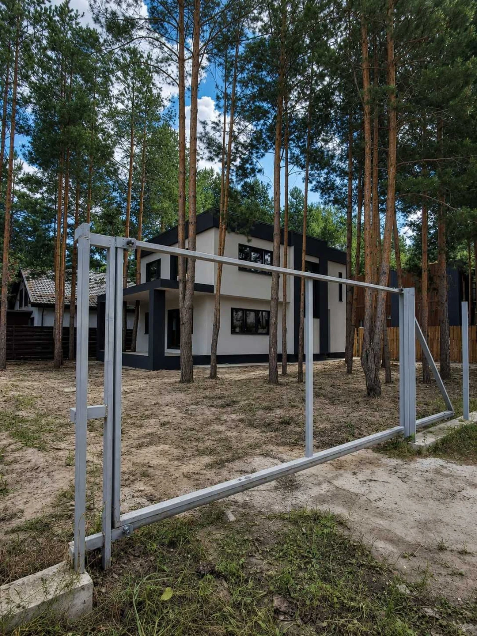Сучасний будинок 172 м² серед сосен •  10 км Київ • метро Те