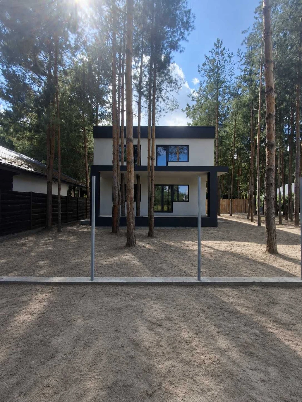 Сучасний будинок 172 м² серед сосен •  10 км Київ • метро Те