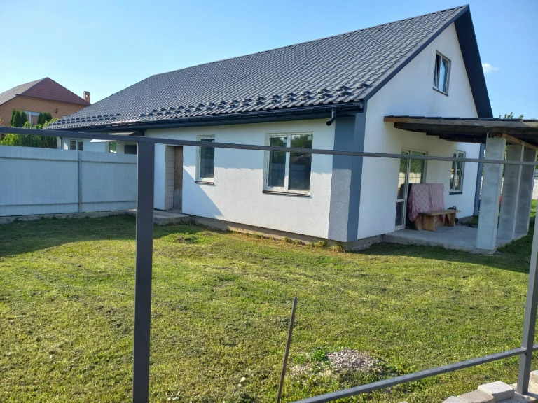 Продам будинок (дуплекс, таунхаус) с.Нове Боярка. Є можливим