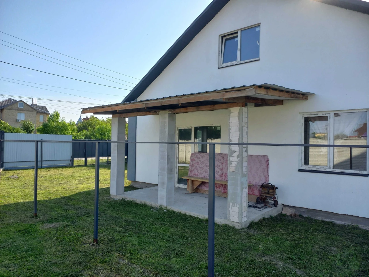 Продам будинок (дуплекс, таунхаус) с.Нове Боярка. Є можливим